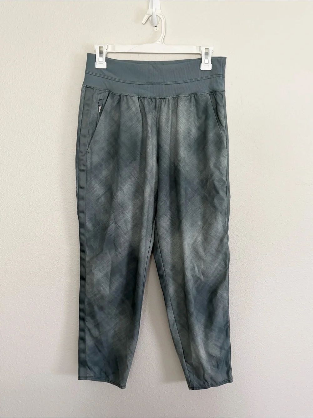 Athleta Nolita Slim Tapered Crop Pant Women's Zip Pockets Stretch High Rise Sz 8
